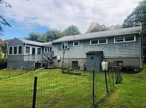 3rd image of 95 Woodland St