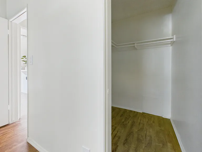 Sepulveda Manhattan Apartments — Photo 10