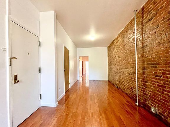 5th image of 260 Irving Ave APT 2L