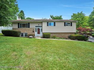 618 Timber Ln, Clarks Summit, PA 18411