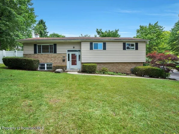 618 Timber Ln, Clarks Summit, PA 18411
