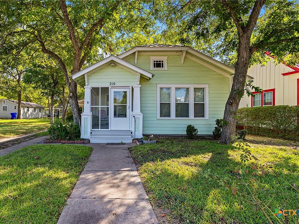 1st image of 210 Pecan St