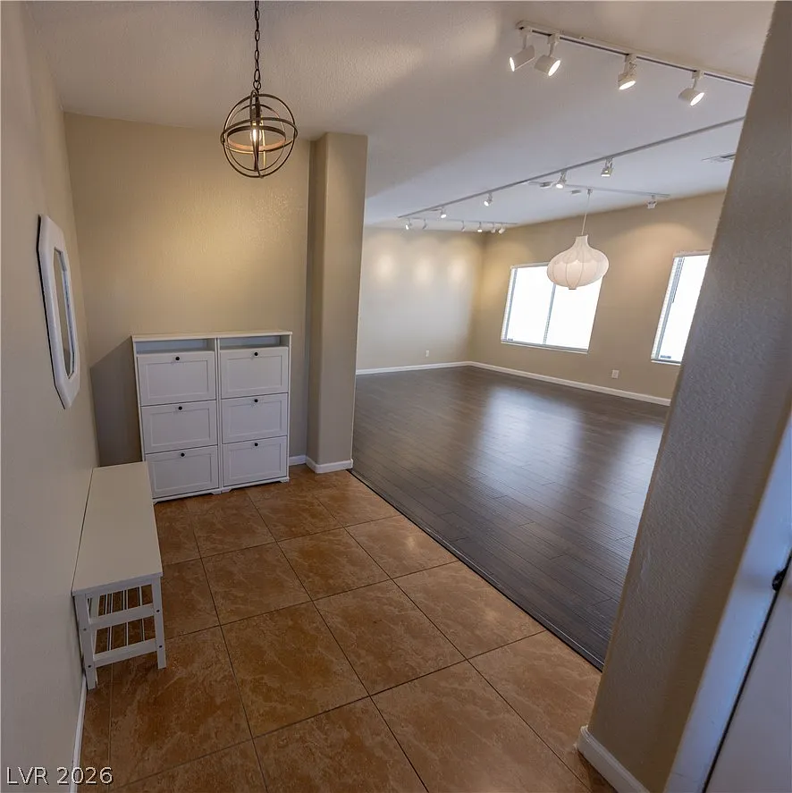 4 bed, 2.5 bath, 2096 sqft, $2,200 — Photo 4