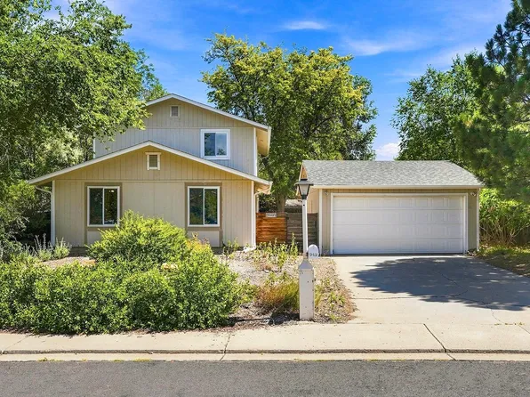 942 Granite Ct, Longmont, CO 80504