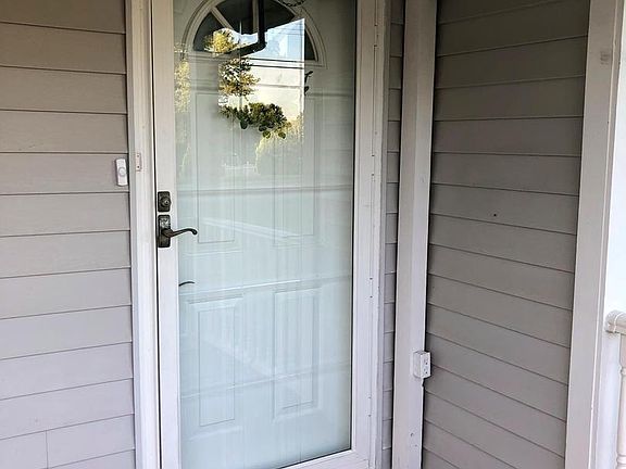 3rd image of 4914 Upland Dr