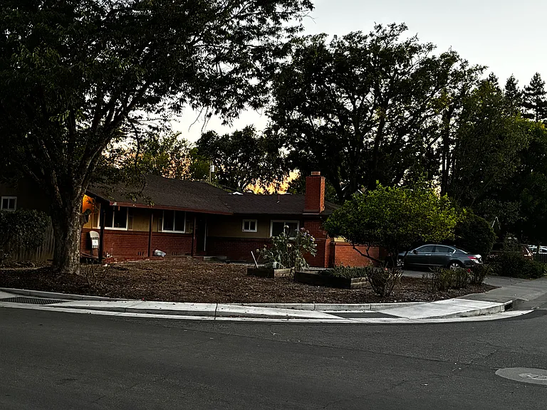 2528 Bates Dr — Photo 1
