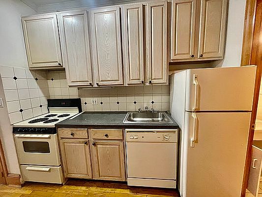 3rd image of 440 15th St #1F