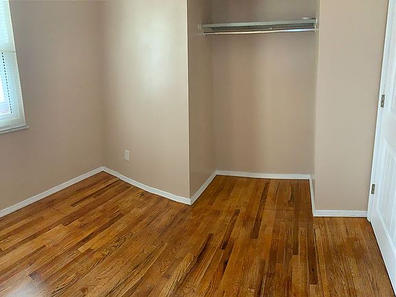 3rd image of 1432 Farmview Ave