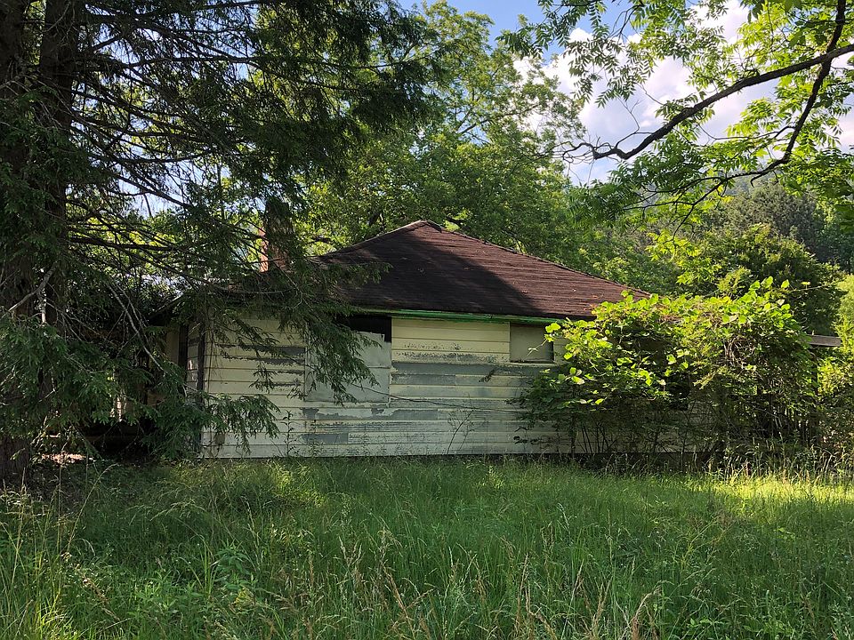 2nd image of 170 Whippoorwill Rd