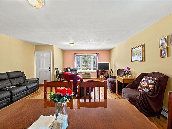 5th image of 309 Logan St