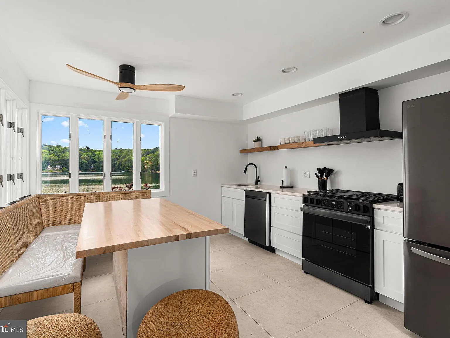 4 bed, 1656 sqft, $6,495 — Photo 2