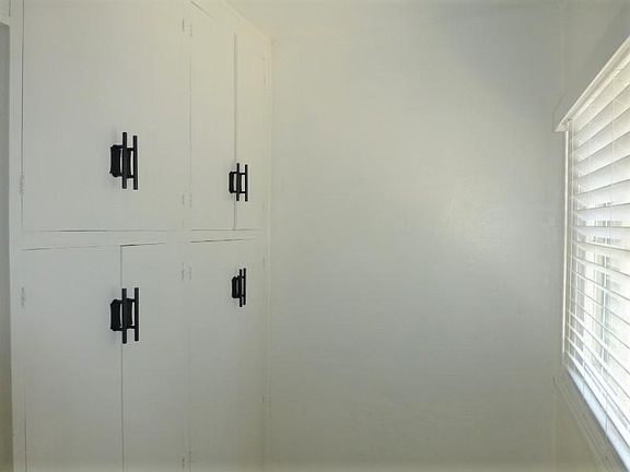 5th image of 823 Pacific St #C