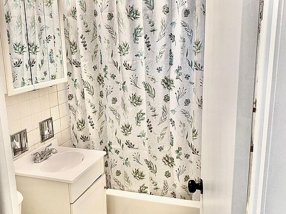 5th image of 8207 Belmont Ave APT Gs