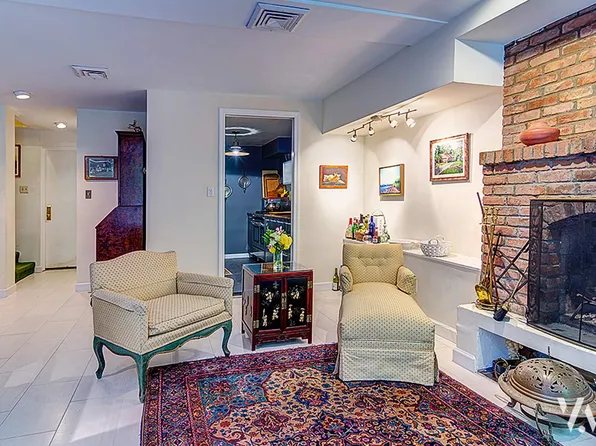 363 West 19th Street image 2 of 7