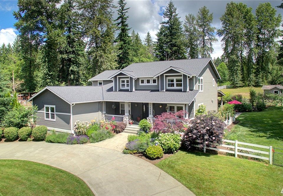 Immaculate custom craftsman home on an almost 4 acre equestrian/hobby farm property! 2 minutes to SR203 and 8 mi to Redmond. 3,8