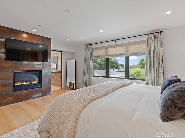 802 Bard St — Photo 13