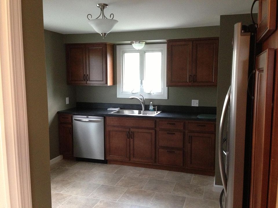 1st image of 8 Lloyd Dr #2