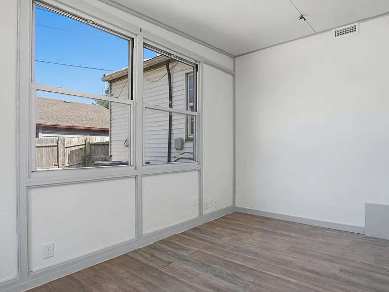 549 E Ercoupe Dr — Photo 11