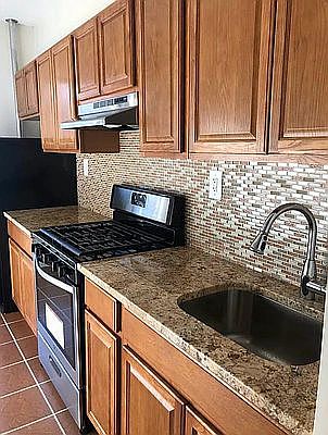 5th image of 1404 Noble Ave APT 1A