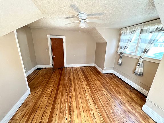 4th image of 5501 Forest Ave
