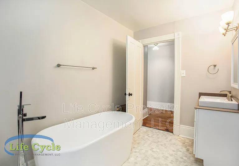 335 Washington St SE — Photo 25