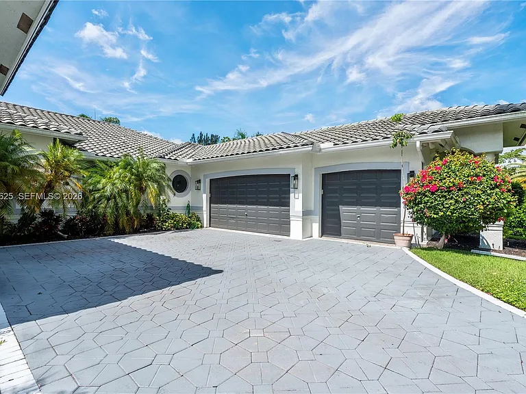 11302 NW 9th St — Photo 4