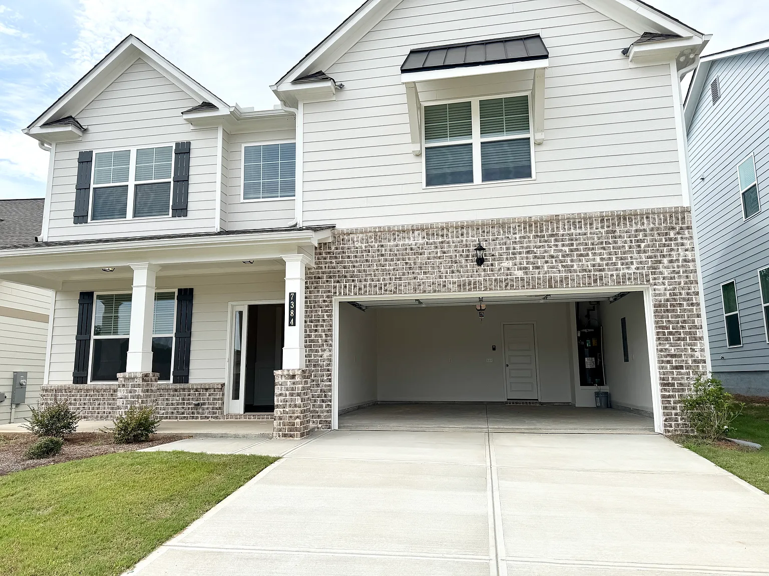 5 bed, 3.5 bath, 2562 sqft, $2,490 — Photo 3