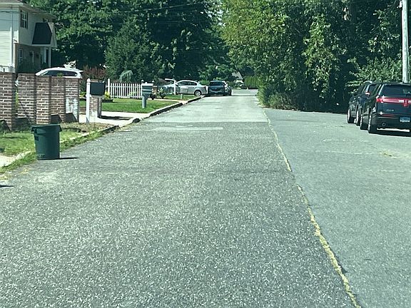 4th image of 39 Venedia Dr