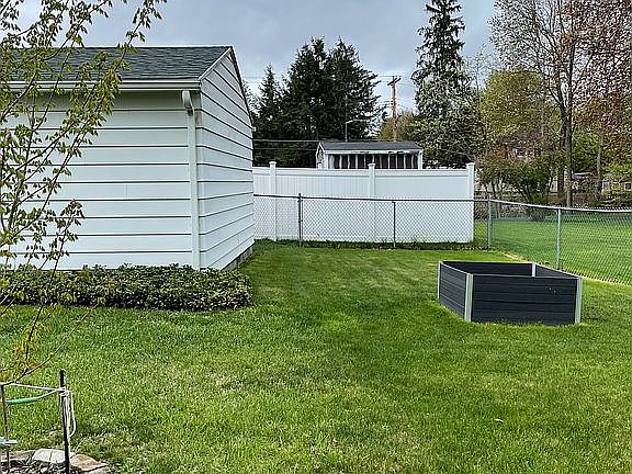 4th image of 1213 Cornell Ave