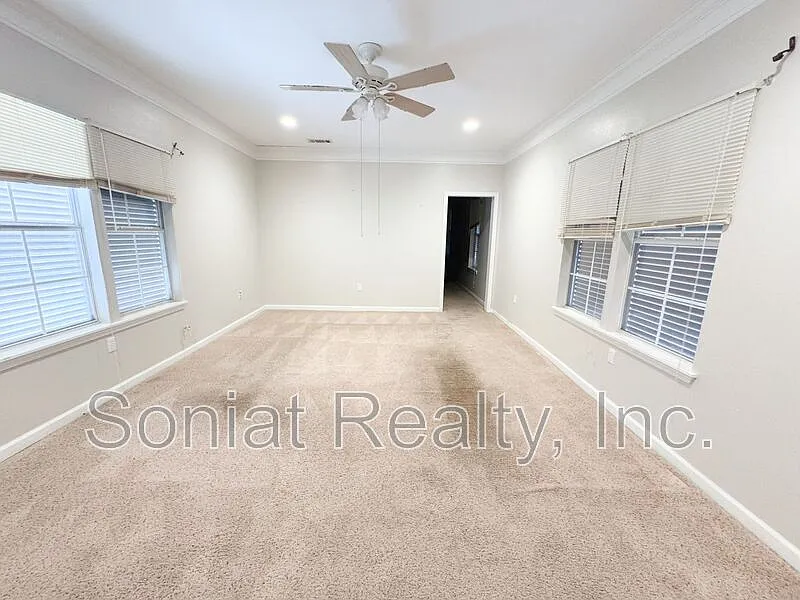 2 bed, 1.0 bath, 1120 sqft, $1,300 — Photo 2