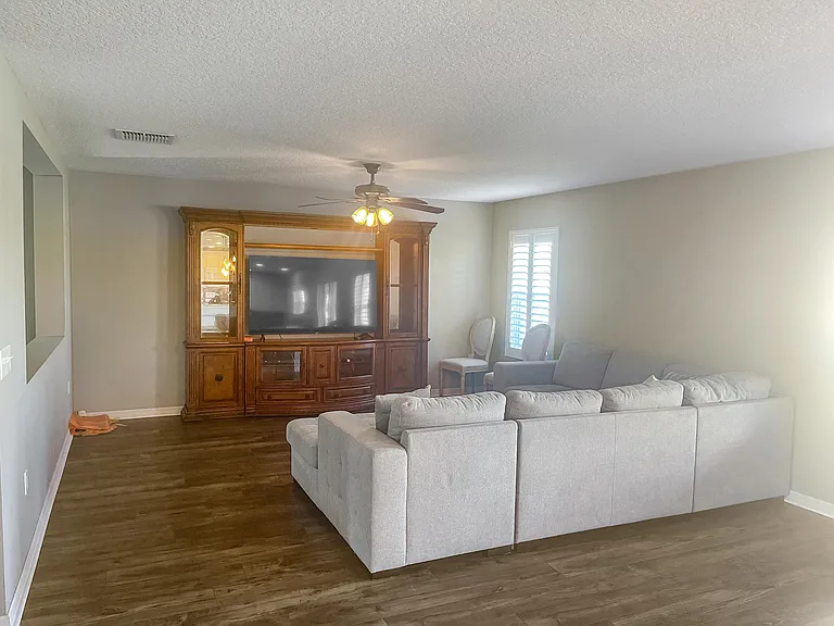 1641 Strathmore Cir — Photo 4