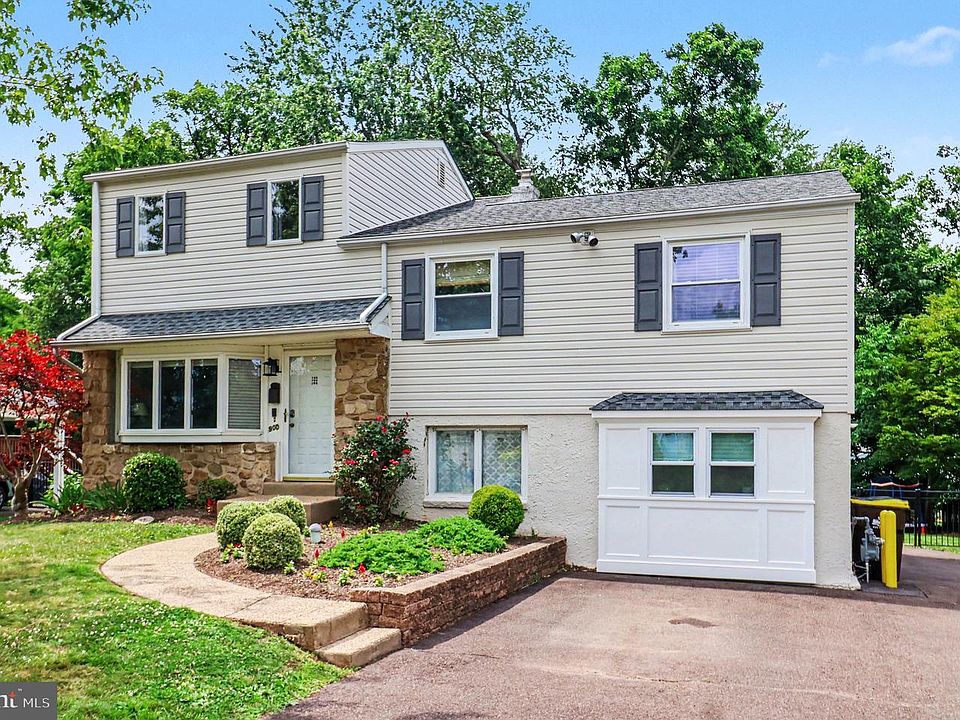 1st image of 900 Woodlawn Dr