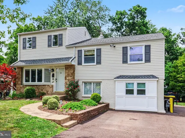 900 Woodlawn Dr, Lansdale, PA 19446