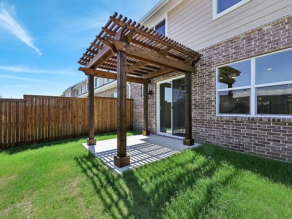 4th image of 2866 Grandview Dr