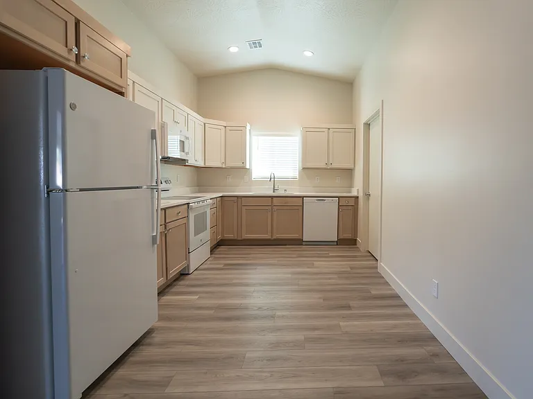 541 W Mesquite Blvd — Photo 27