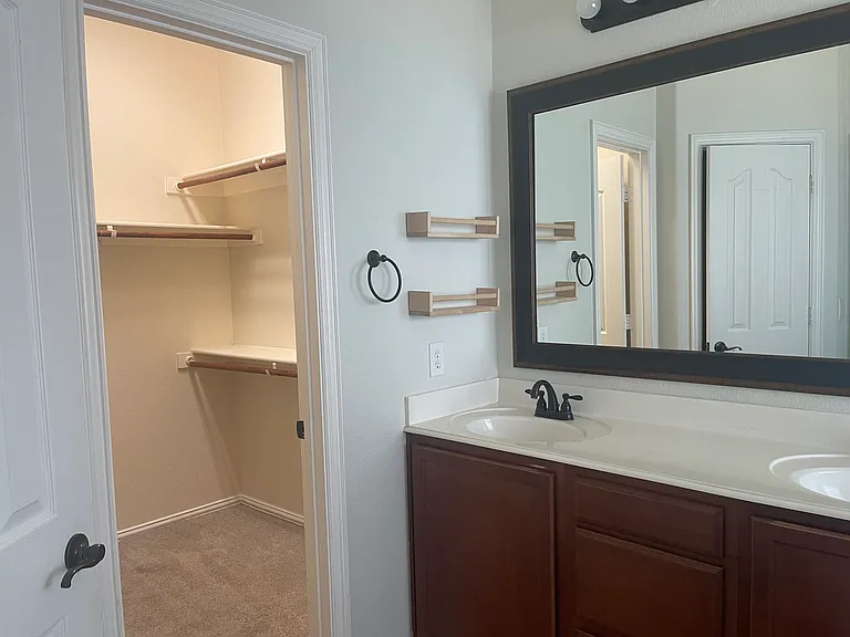 616 Brooks St — Photo 9