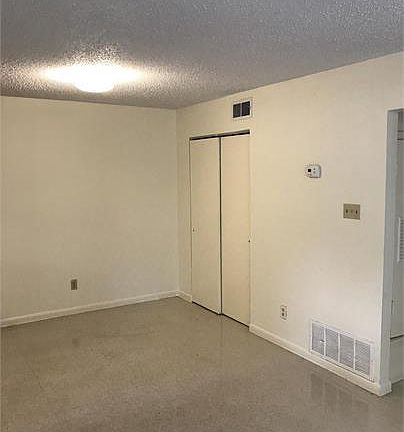 3rd image of 1025 Sutton Dr APT 901