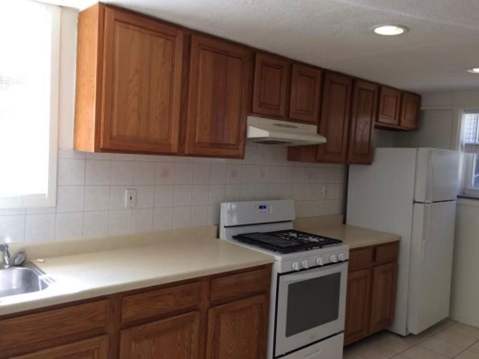 1st image of 185 Vernon Ave #1