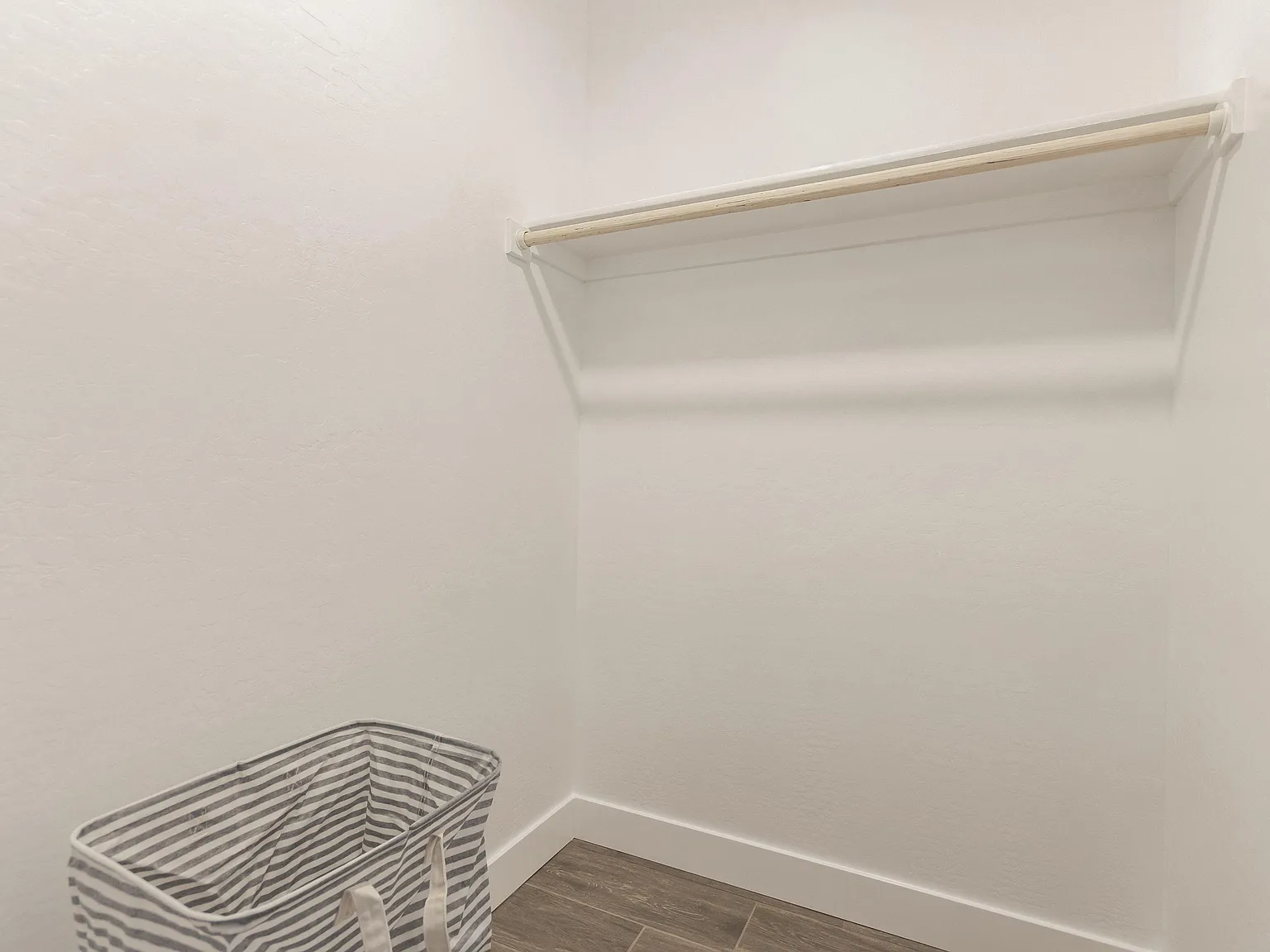 4 bed, 6.0 bath, 2200 sqft, $1,239 — Photo 3