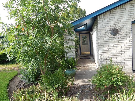 2nd image of 1400 Greenfield Dr