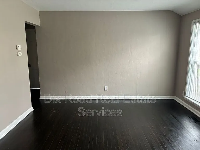 729 Cleverly Rd — Photo 6