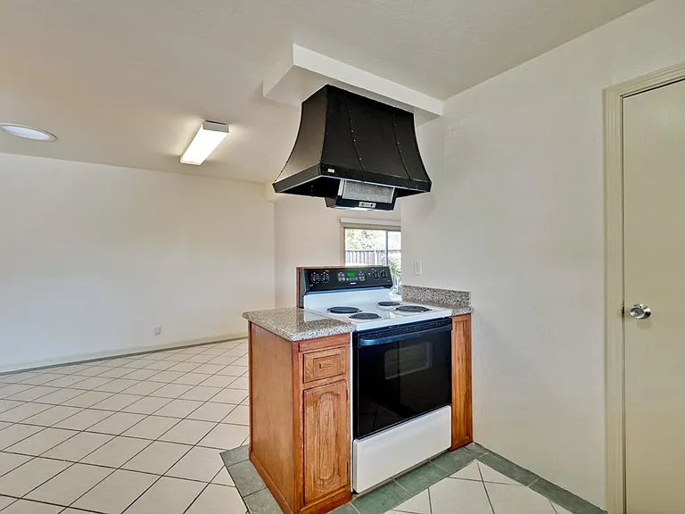 1109 White Cliff Dr — Photo 19