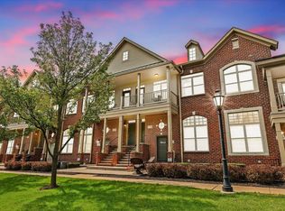 136 Sandy Ln, Walled Lake, MI