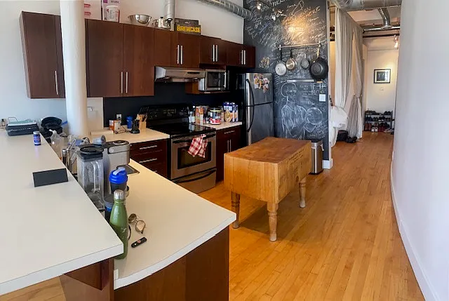 1 bed, 1.0 bath, 915 sqft, $1,695 — Photo 1