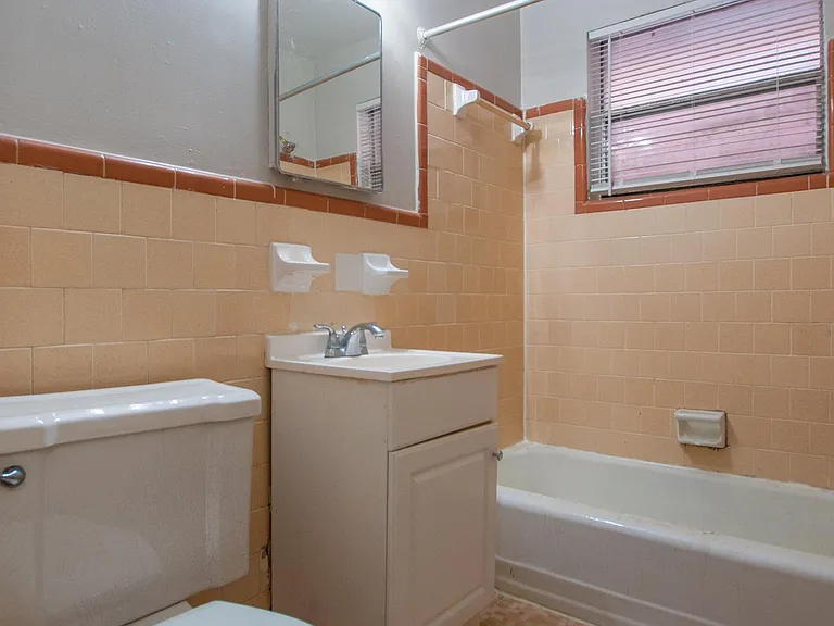896 Greenwood Ave NE — Photo 37