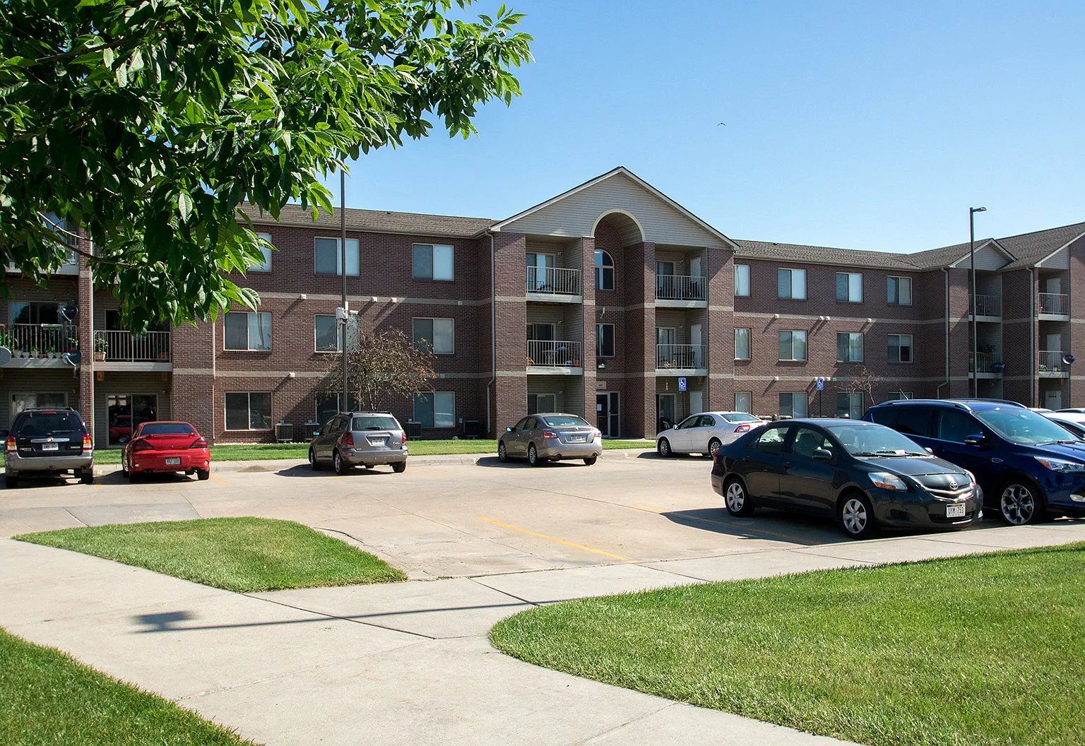 Marshall Apartments — Photo 4