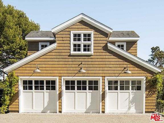 3rd image of 6763 Zumirez Dr