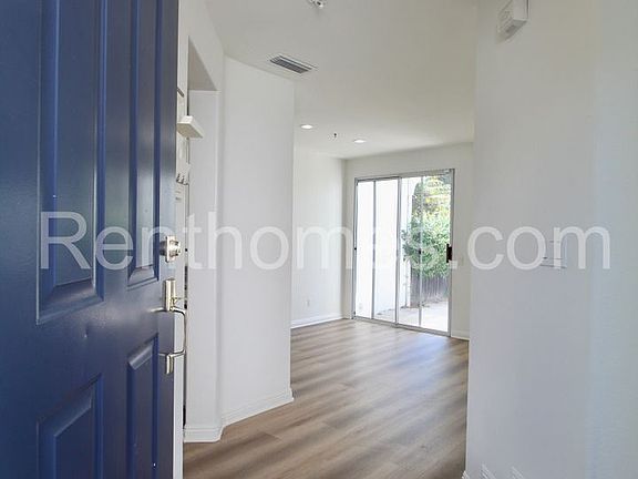 3rd image of 3765 Carmel View Rd Unit 4