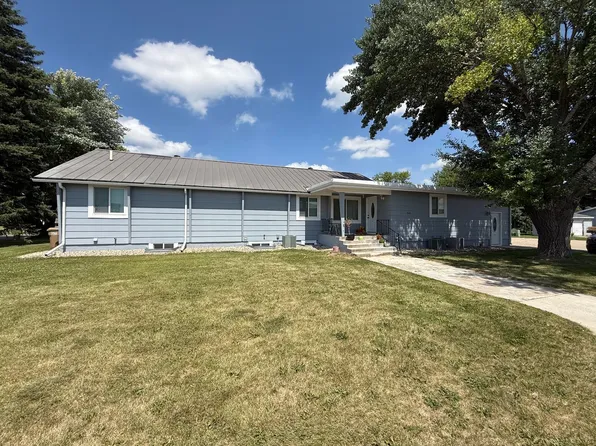 520 9th St SE, 520 9th St SE #4, Watertown, SD 57201