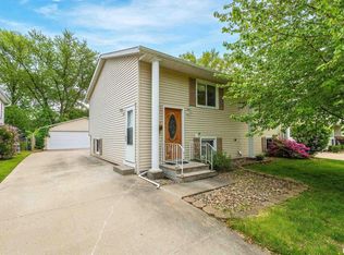 5515 31st Avenue Ct, Moline, IL 61265